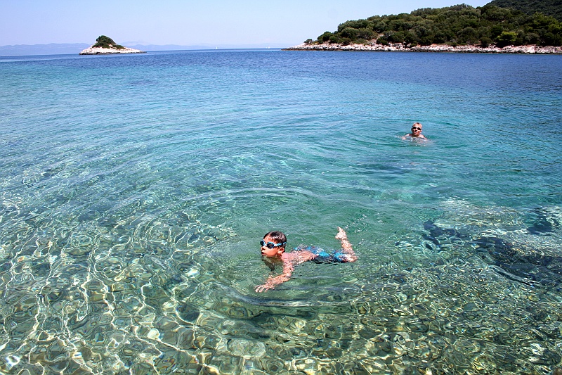 2009-07-Croatia_2009-07-15 _ 12_55_32_IMG_9049.jpg - A to wysepka Mrcara z archipelagu Lastovo. Woda - kryształ. Bajkowe miejsce.